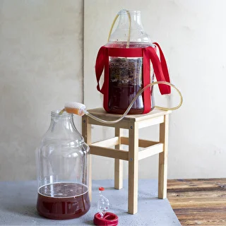 Kerge, purunemiskindel veini damadžaan kanderihmadega, 15 l – photo 15