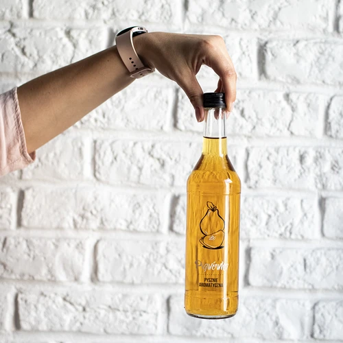 0,5 l pudel kruvikorgiga ja trükiga 'Pigwówka' - 4 tk - 8