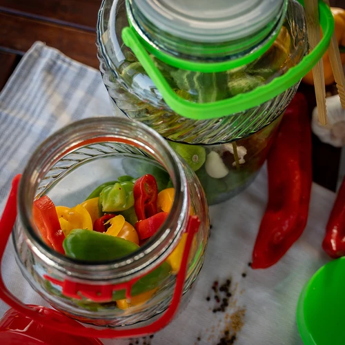 3 L purk plastikust kaanega - 8