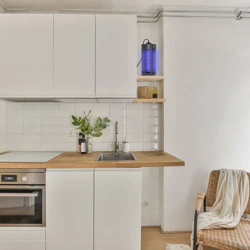 Putukalamp Manhattan UVA 6 W, must - 12