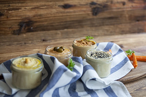 Hummus erinevates maitsevariantides