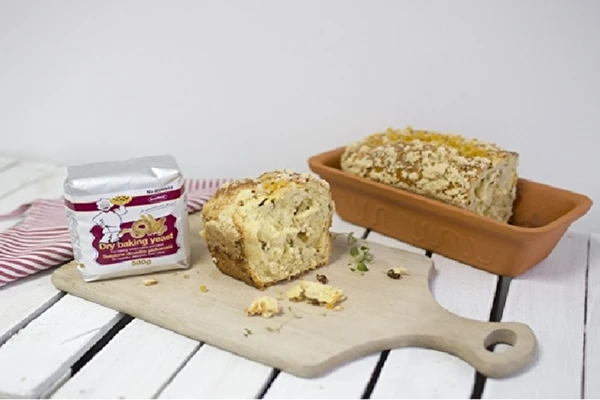 Kodune pärmikook sõstardega ja purukattega