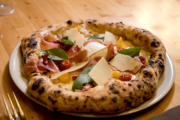 Neapoli stiilis pitsa gaasgrillilt