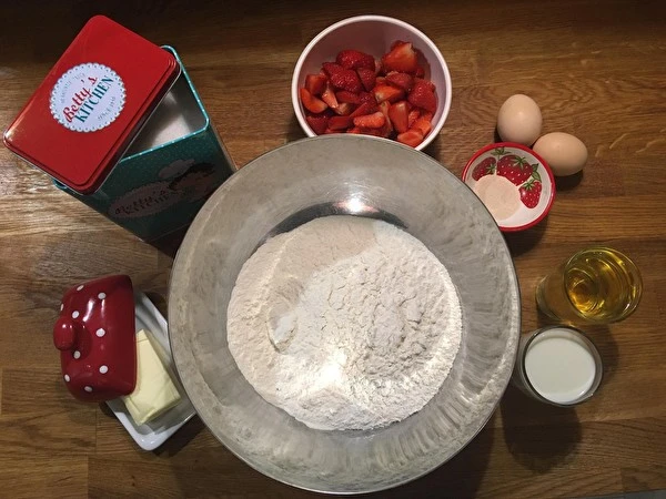 Pärmikook ilma sõtkumiseta maasikatega