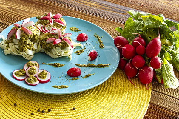 Pesto redislehtedest