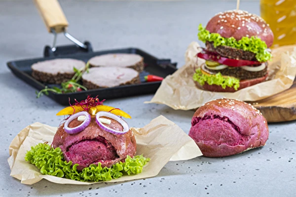 Punased peediga kuklid