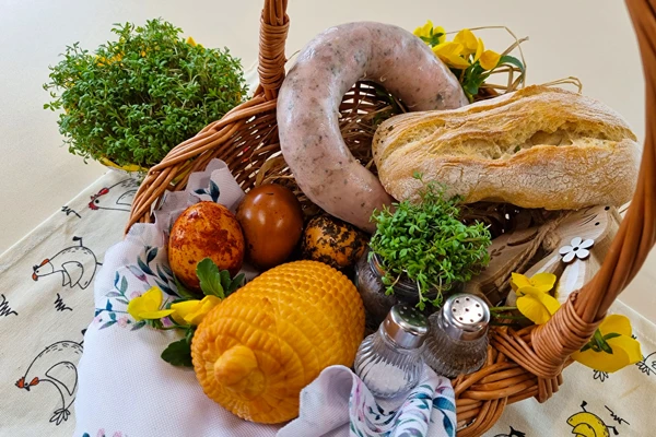 Rõngasse keeratud valge vorst