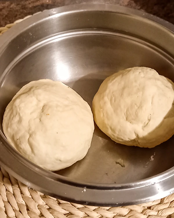 Spinatiga pärmitaignatäht