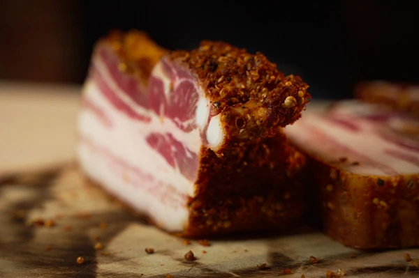 Suitsutatud seakülg pastrami stiilis