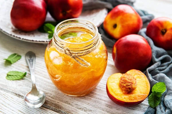 Virsikukonfitüür rosmariiniga