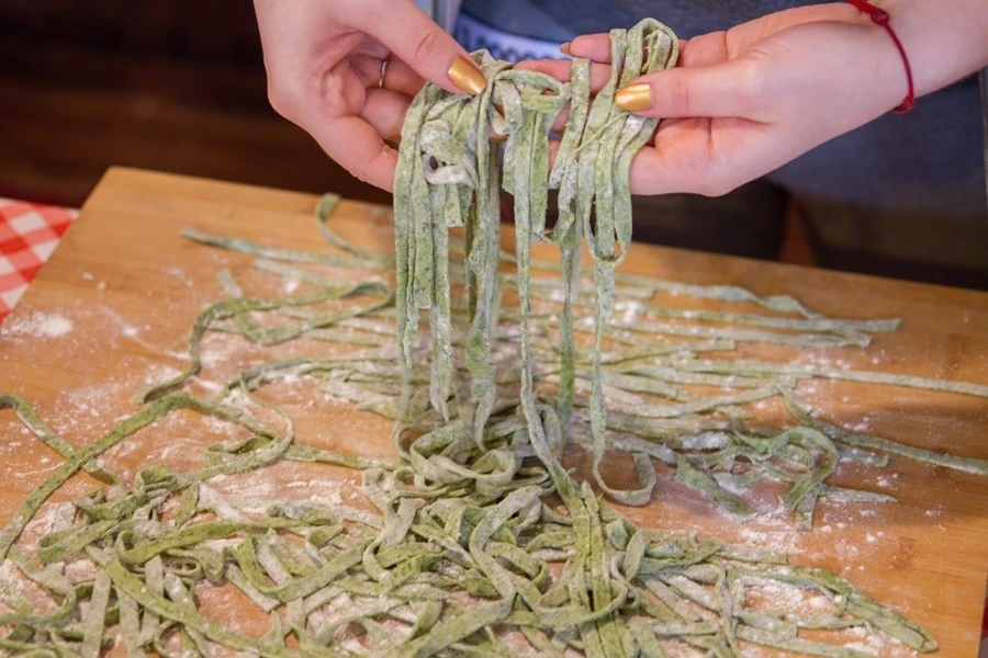 Browin Przepiśnik - Spinatipasta kohupiima ja peekoniga