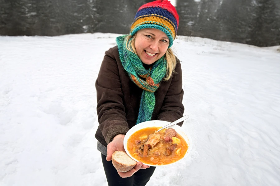 Suitsune hapukapsasupp malmpajast - aromaatne pidusöök lõkkelt